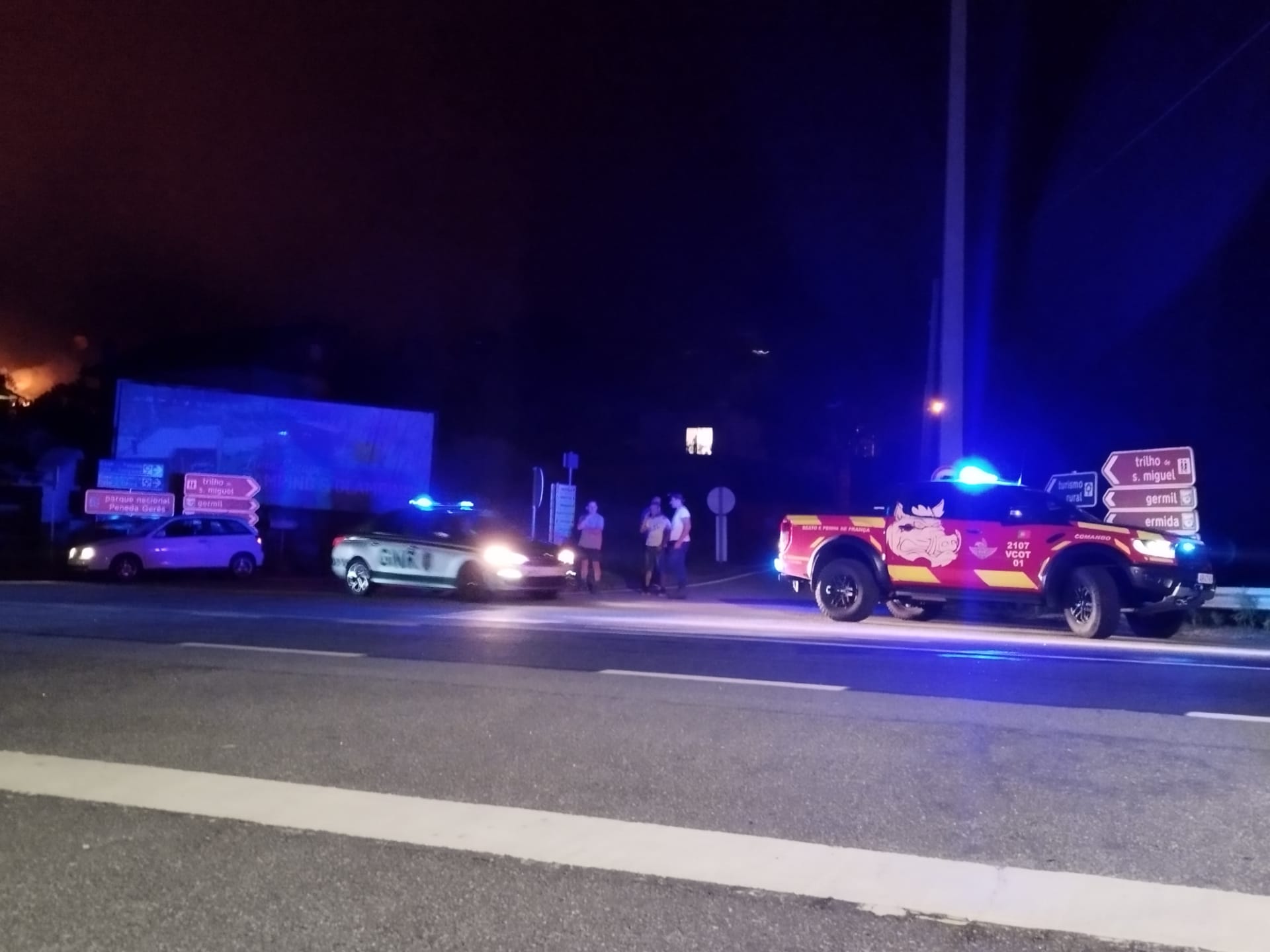 PONTE DA BARCA: Fogo no Lindoso obriga à retirada da população na aldeia de Froufe