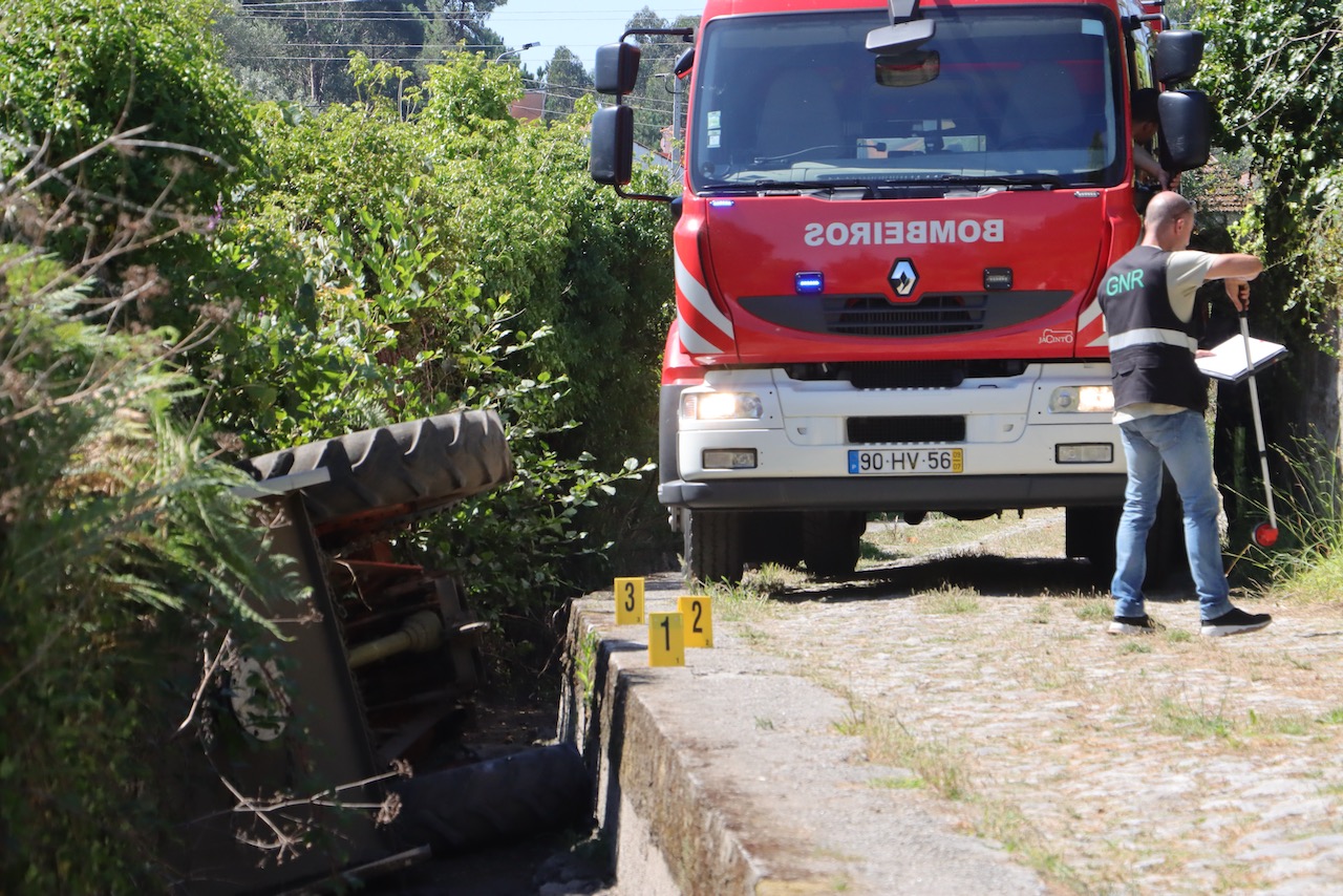 c/VÍDEO: VIANA: Festeiro de Vila Fria morre em acidente de trator