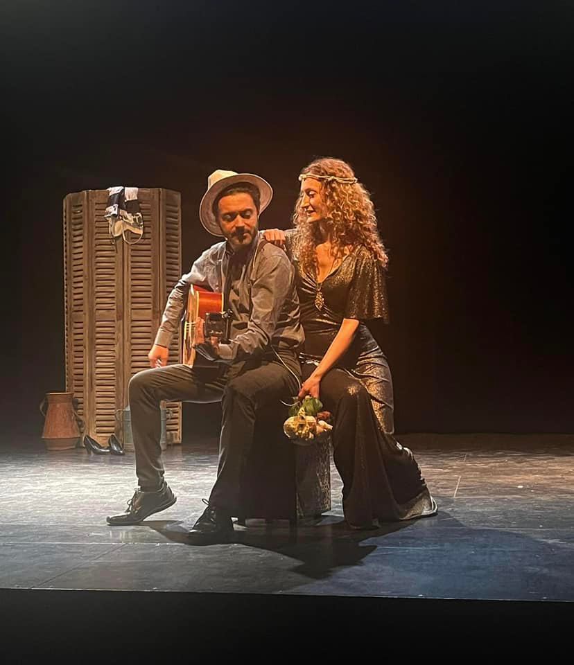 c/ VÍDEO: Peça de teatral criada por filha de emigrante vianense sobe a proscénio para ´Saudade ici et là-bas`