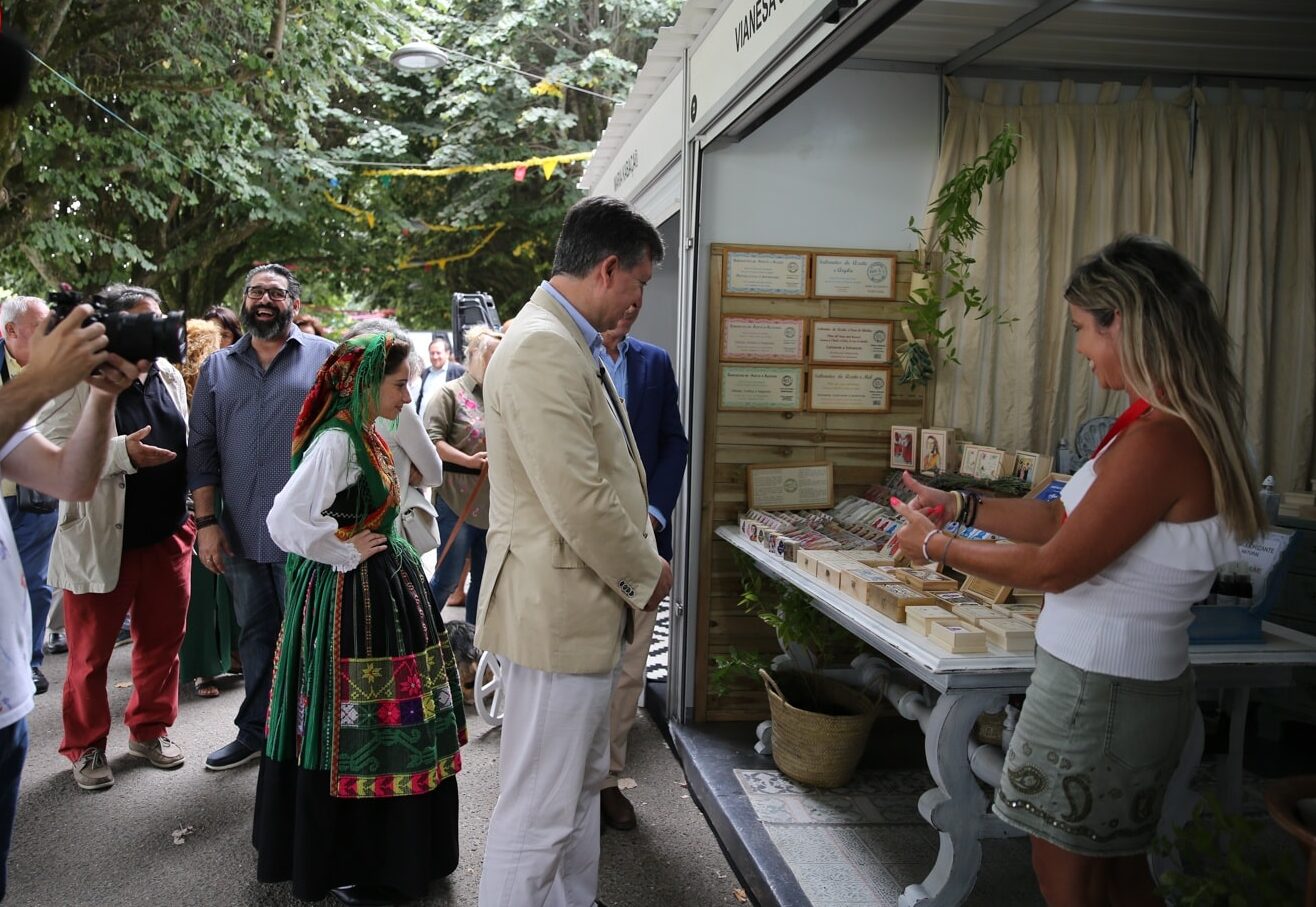 c/FOTOS: VIANA: Já abriu o posto de informação e feira de artesanato da Romaria da Agonia