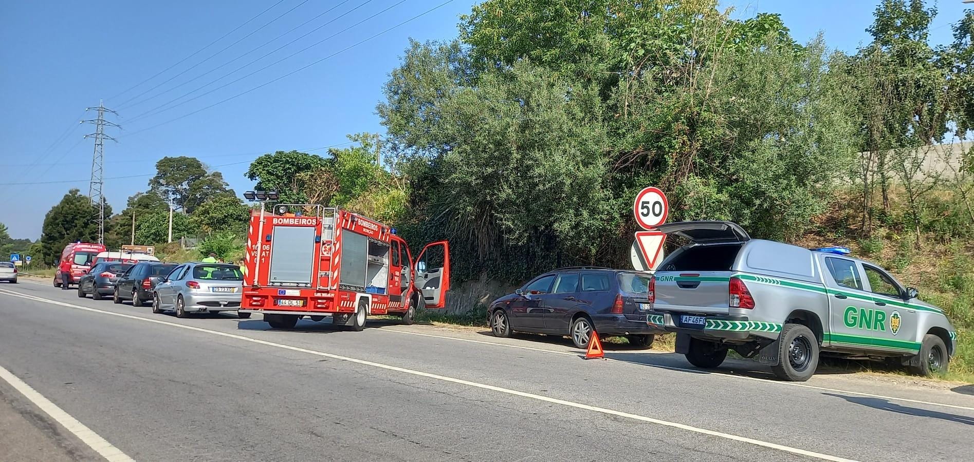 MONÇÃO: Criança ferida após choque em cadeia