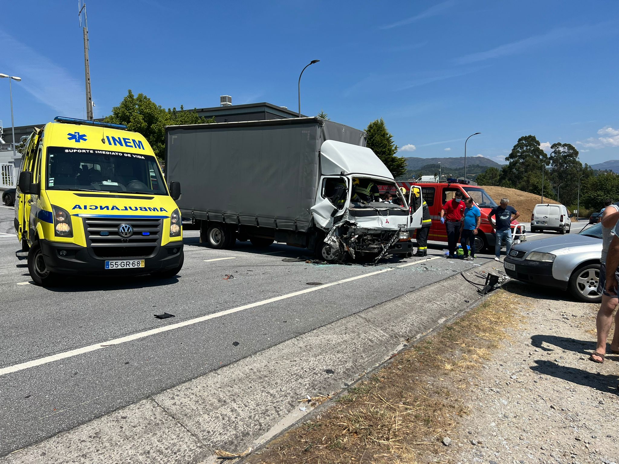ARCOS VALDEVEZ: Quatro vítimas após colisão frontal entra veículo de mercadorias e carro