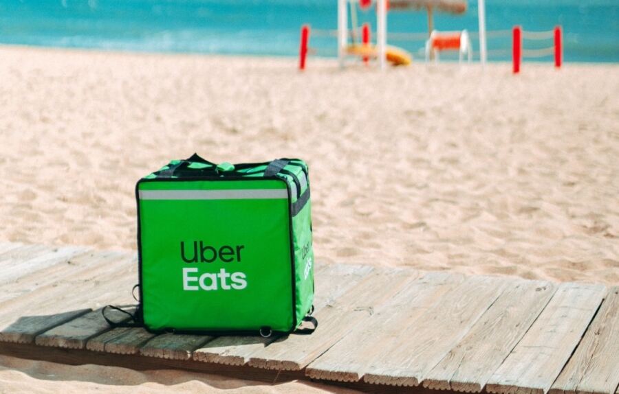 Uber Eats on the beach in Moledo, Viana do Castelo e Ofir