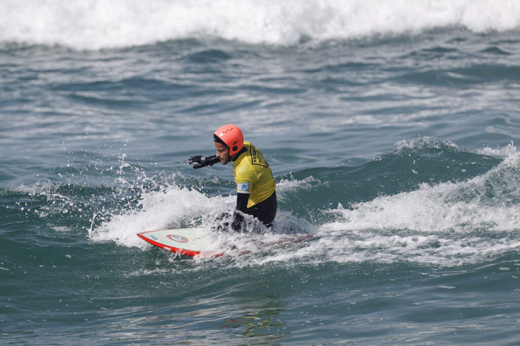 SURF: Tomás Freitas sagra-se vice-campeão do mundo júnior nos Kneeboard Surfing World Titles