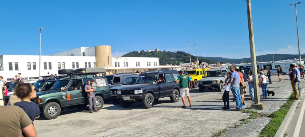 VIANA: Viatura dos Sapadores de 79 abriu desfile Land Rover