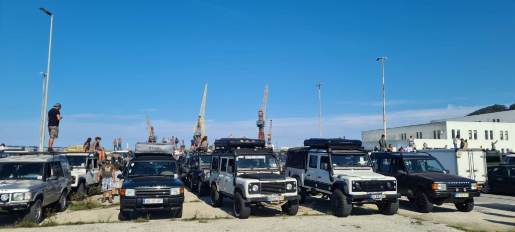 VIANA: Viatura dos Sapadores de 79 abriu desfile Land Rover