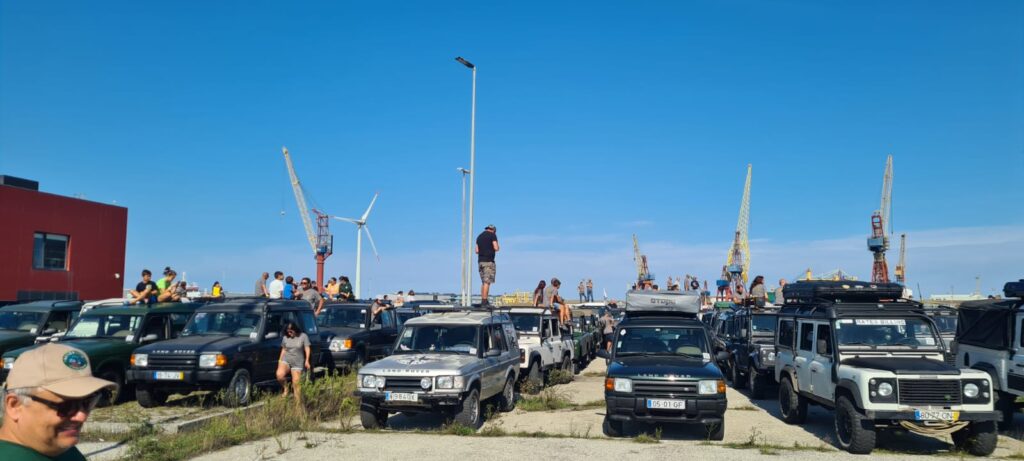 VIANA: Viatura dos Sapadores de 79 abriu desfile Land Rover