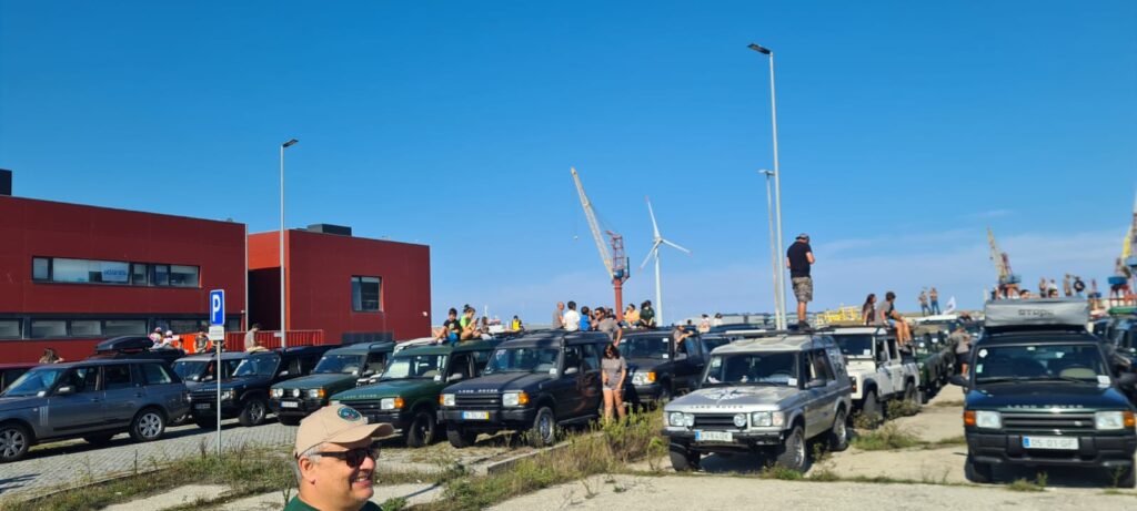 VIANA: Viatura dos Sapadores de 79 abriu desfile Land Rover