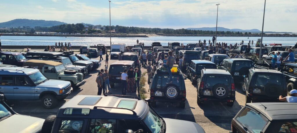 VIANA: Viatura dos Sapadores de 79 abriu desfile Land Rover