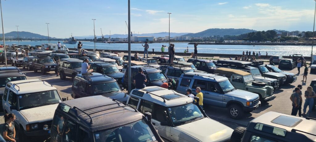 VIANA: Viatura dos Sapadores de 79 abriu desfile Land Rover