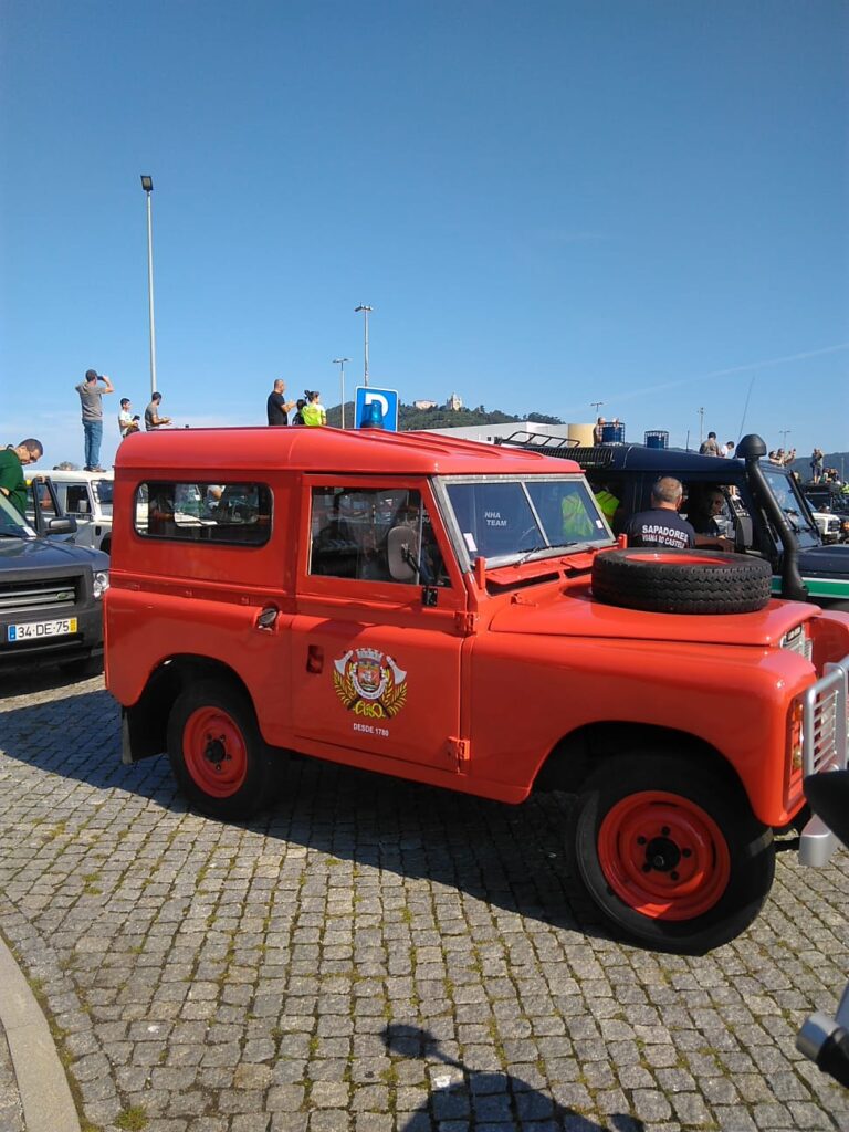 VIANA: Viatura dos Sapadores de 79 abriu desfile Land Rover