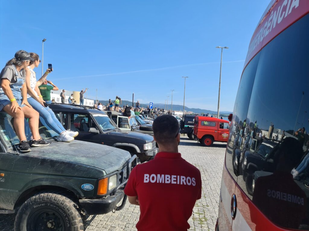 VIANA: Viatura dos Sapadores de 79 abriu desfile Land Rover