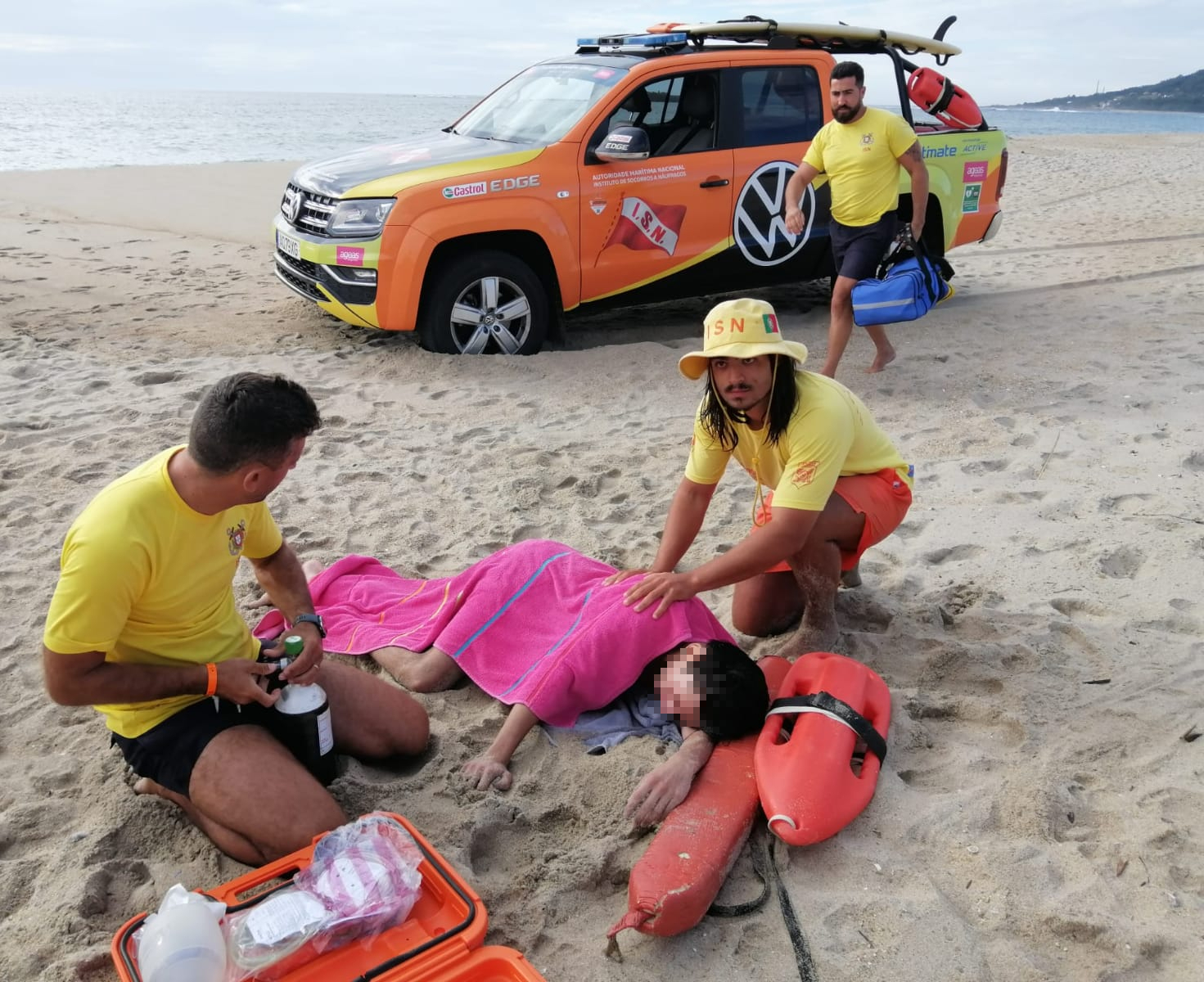 CAMINHA: Elementos do Projeto “SeaWatch” auxiliam jovem na praia de Moledo