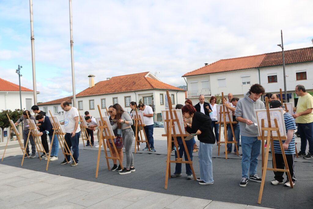 Aula de arte no aniversário da APPACDM em Ponte da Barca