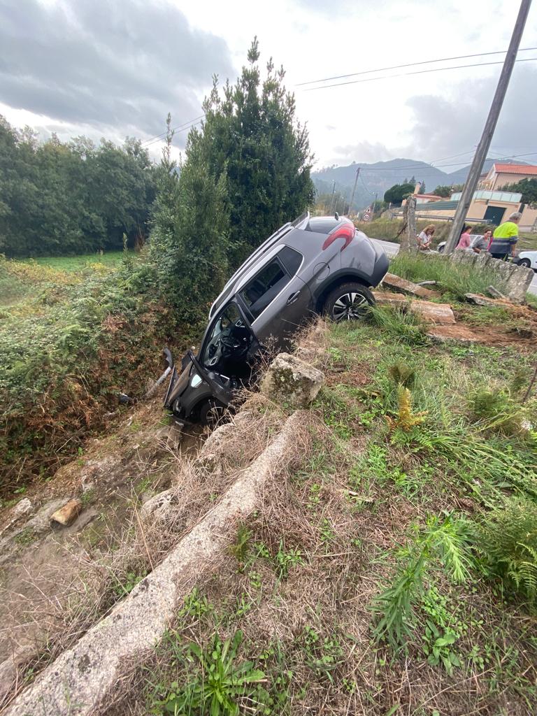 EN101: Mulher ferida após colisão em Valença