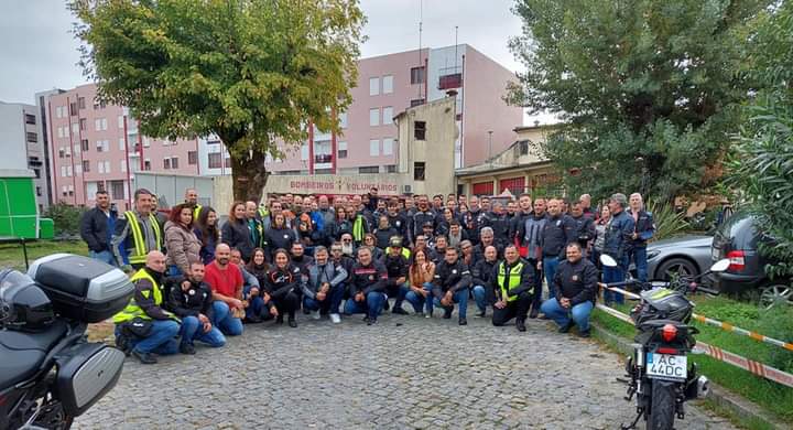 c/VÍDEO :: Mais de 100 bombeiros e agentes de proteção civil juntaram-se em convívio motard no Minho
