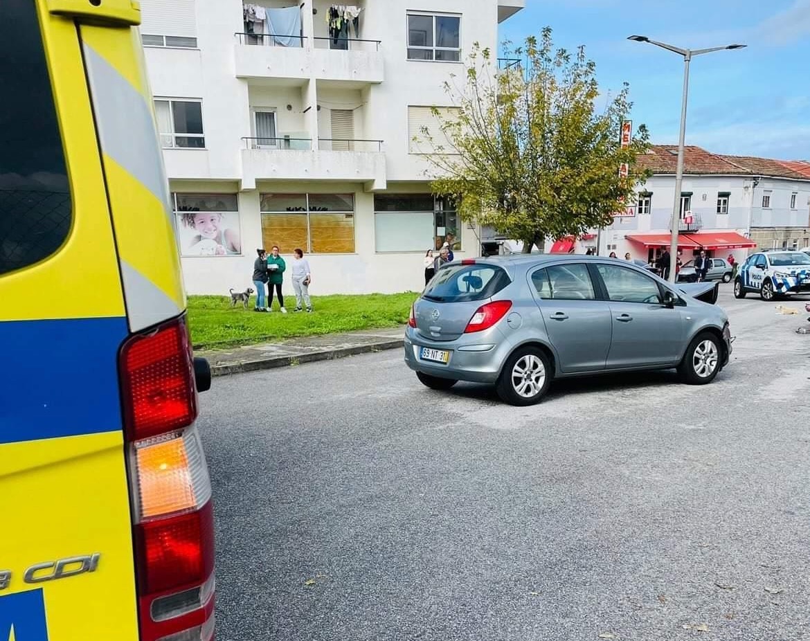 Jovem sem carta provoca acidente com dois feridos em Viana do Castelo