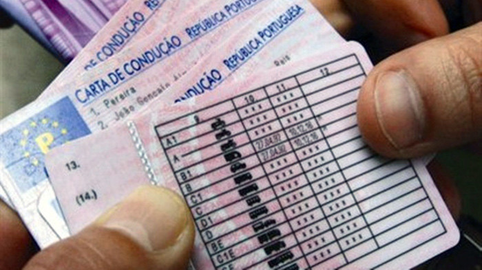 Sabia que a sua carta de condução caduca aos 50 anos? Revalidação deve ser requerida nos 6 meses anteriores à caducidade