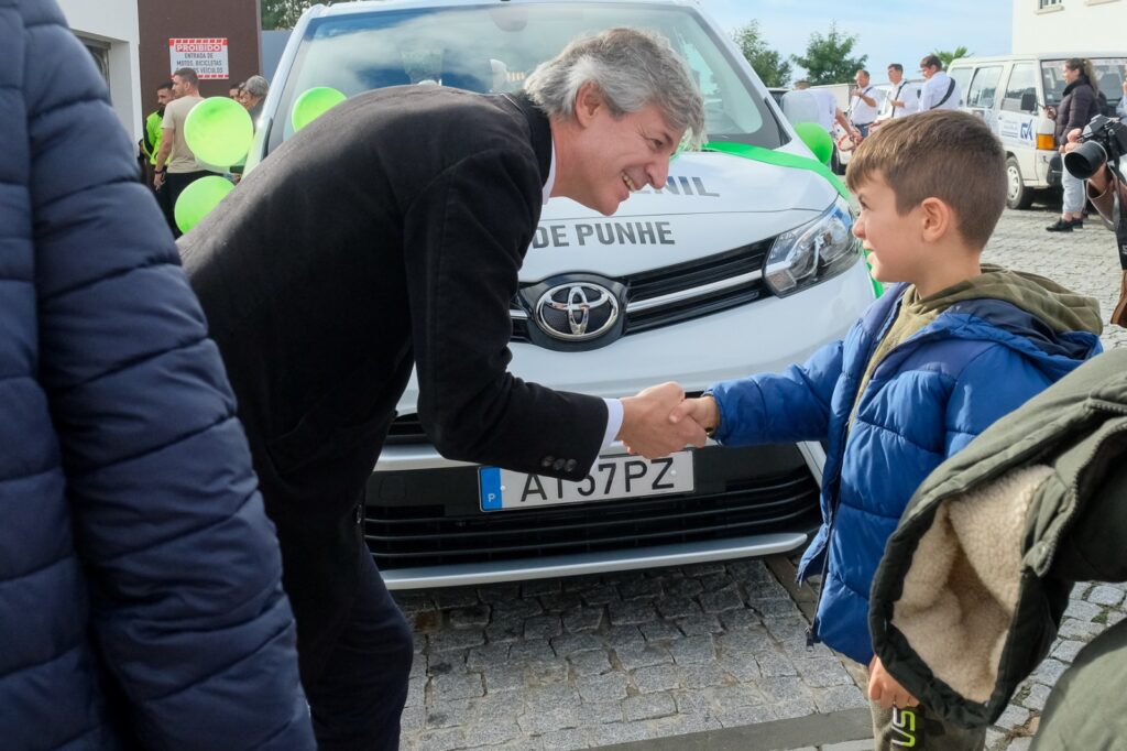 Esta é a nova carrinha do Grupo Juvenil da Vila de Punhe