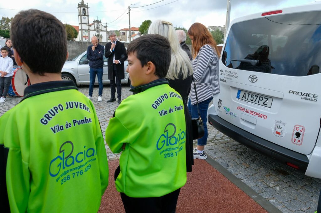 Esta é a nova carrinha do Grupo Juvenil da Vila de Punhe