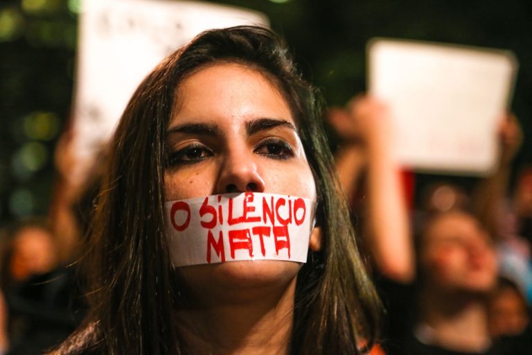Viana concentra-se na praça da República em luta pela eliminação da violência contra a mulher