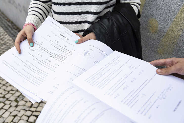 Provas do 9.º ano e exames nacionais mantêm estrutura com perguntas opcionais