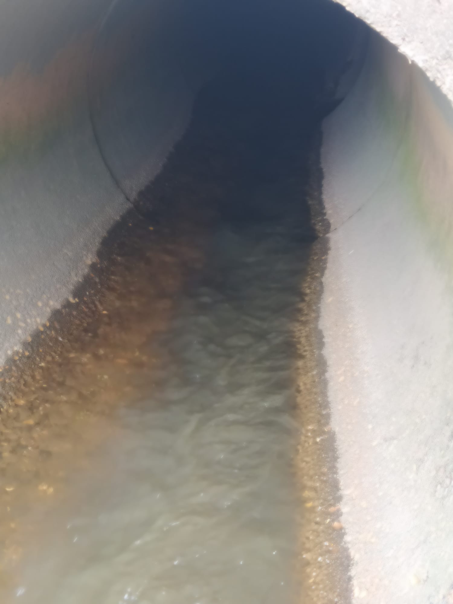 VIANA: Nova descarga poluente no ribeiro Radivau e “ninguém sabe de nada há mais de um ano”