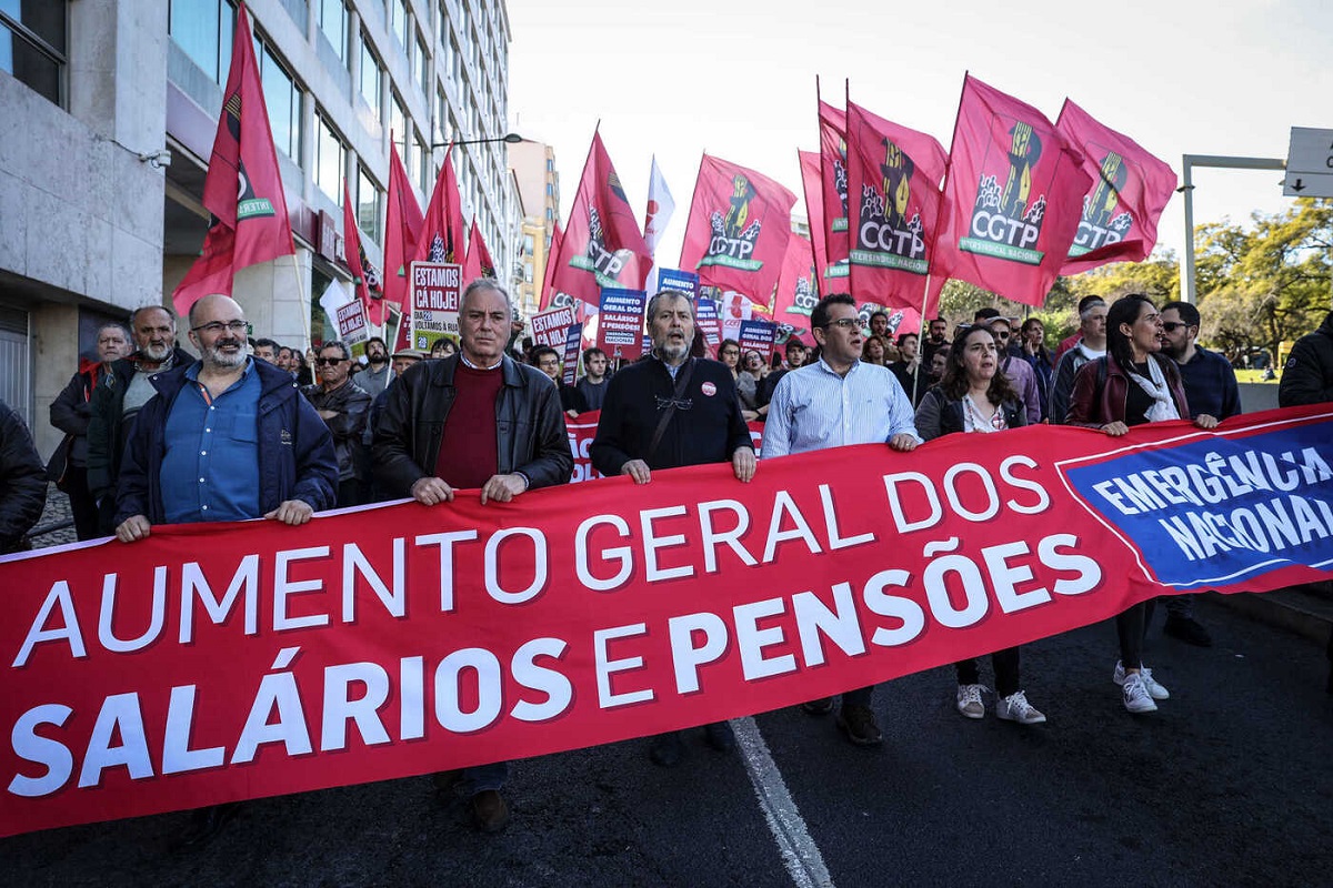 Milhares de trabalhadores protestam em Lisboa por melhores salários e pensões