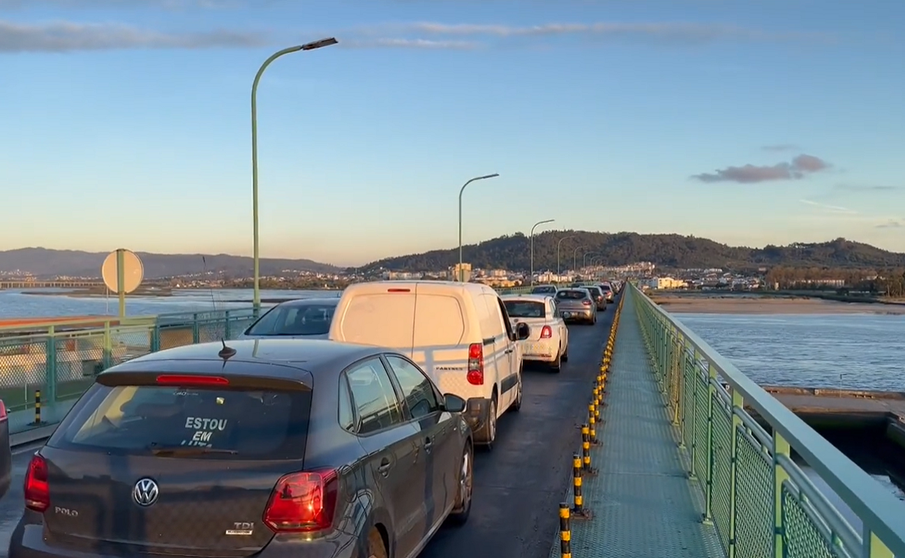 Professores em “Marcha Lenta” na Ponte Eiffel de Viana do Castelo