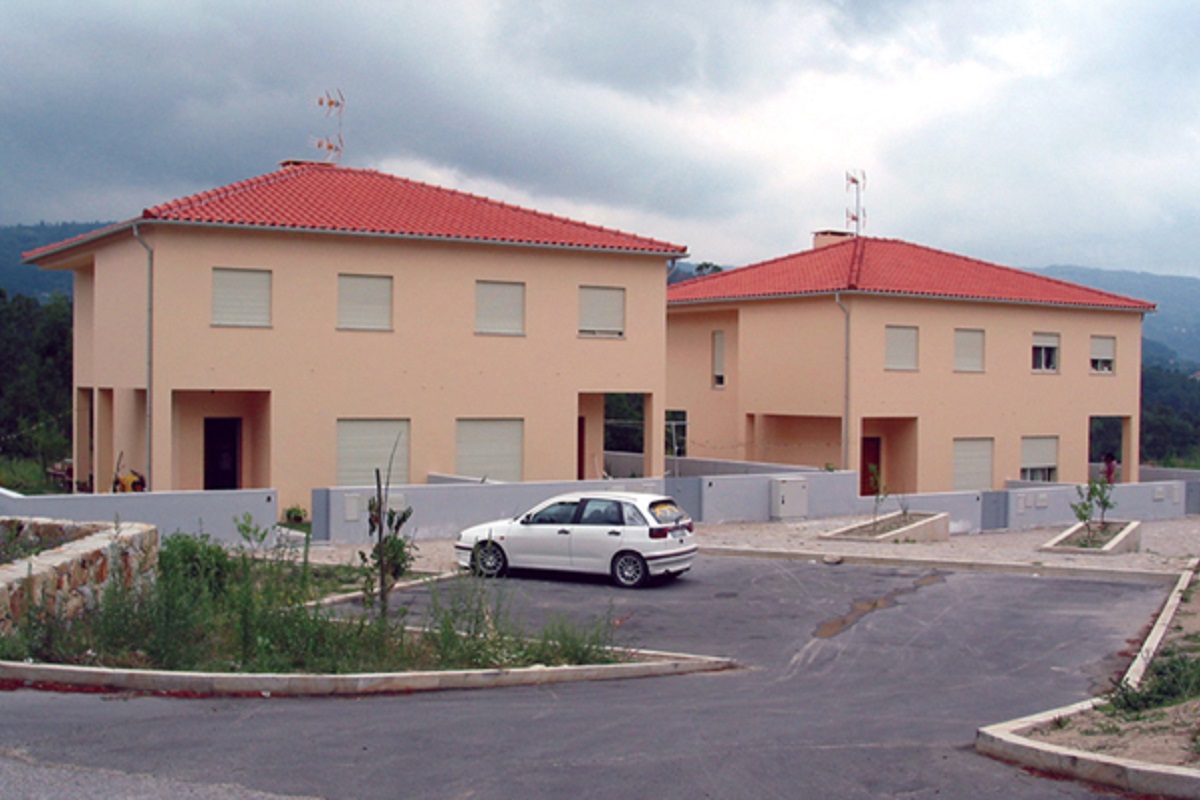 Câmara de Arcos de Valdevez entrega três habitações a famílias arcuenses
