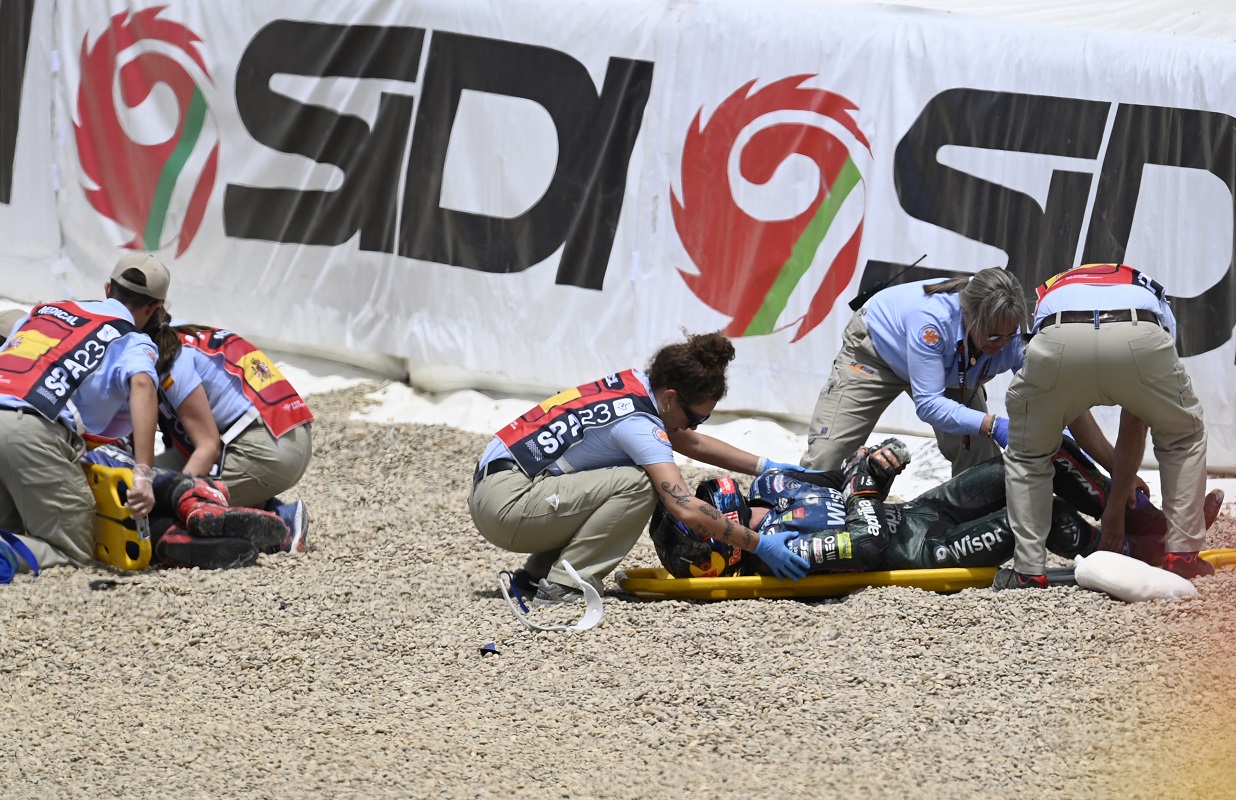 Miguel Oliveira abandona GP de Espanha após ser abalroado na primeira volta