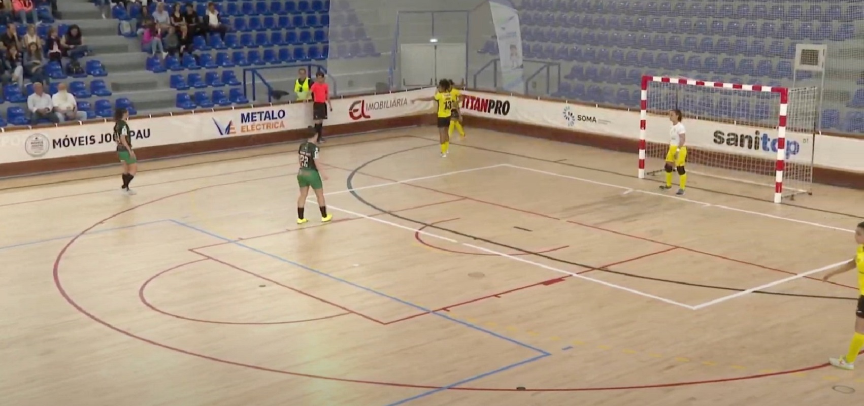 Santa Luzia ganha vantagem nos quartos de final da Liga Feminina de futsal