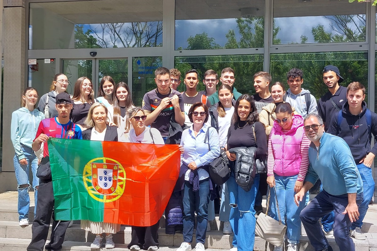 Escola de Monserrate cruza fronteiras e ruma até Espanha, Áustria, Eslovénia e Sérvia
