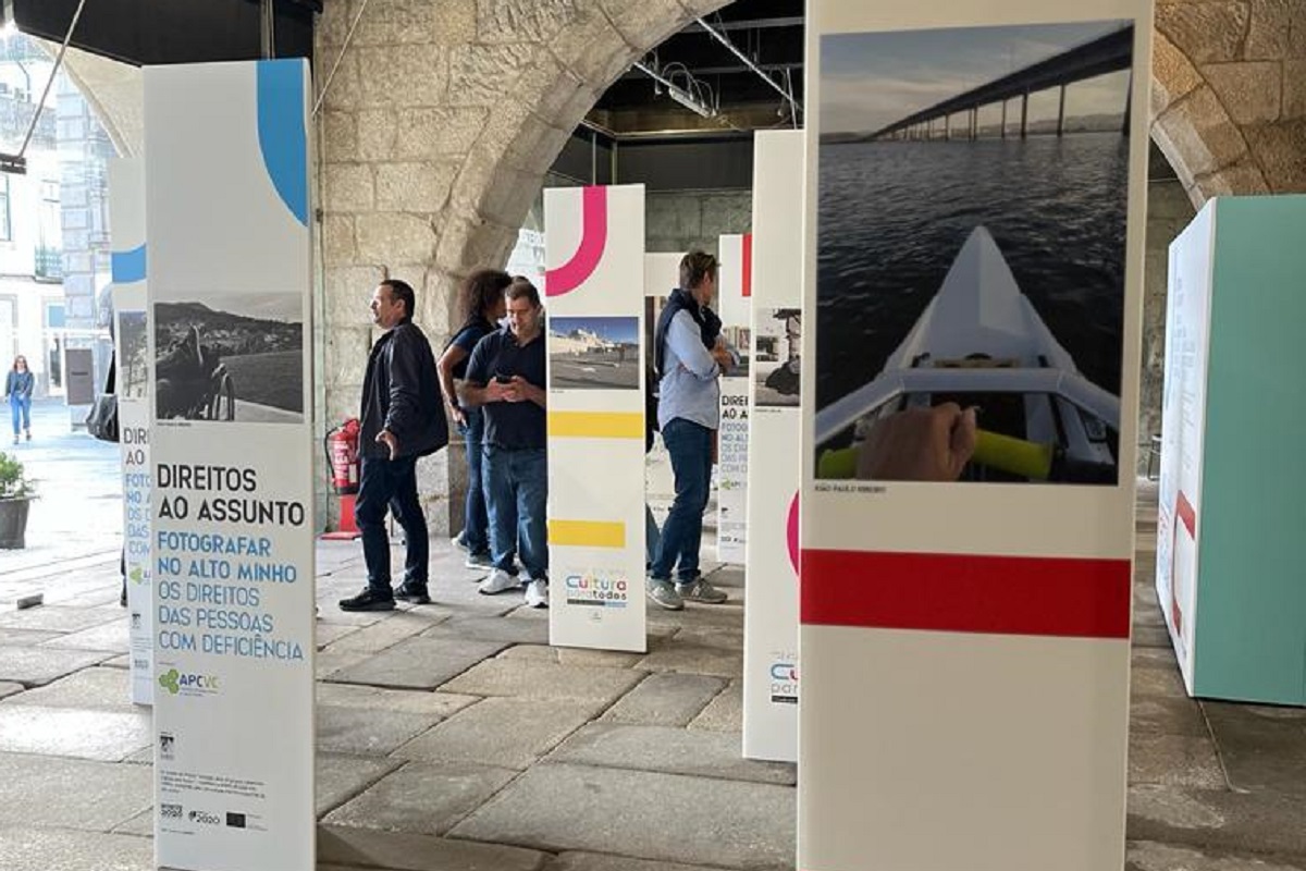 Exposição sobre os direitos das pessoas com deficiência em cena na Praça da República