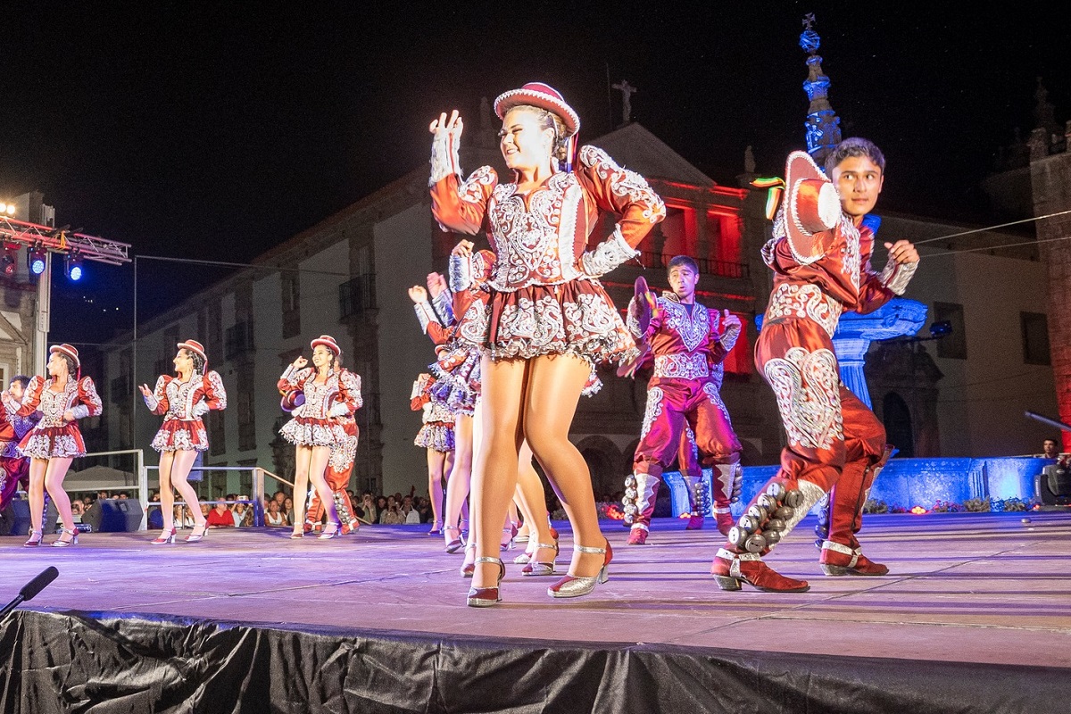 Festival de Folclore continua esta quinta-feira na Praça da República