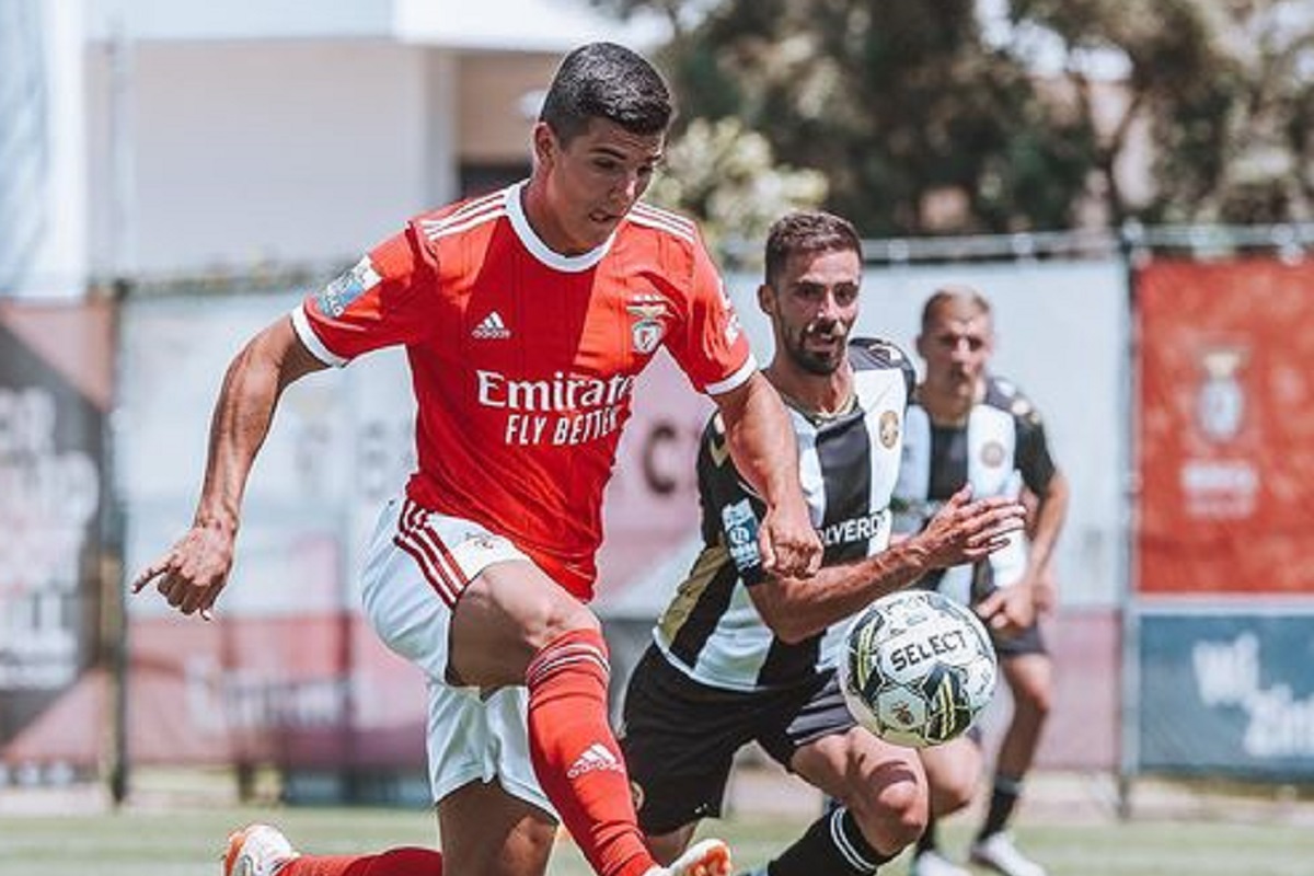 Martim Neto, de Viana do Castelo, renova com o SL Benfica