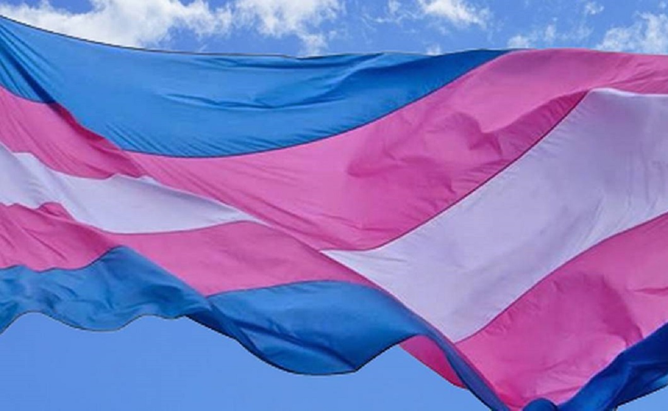 Bandeira “trans” motiva forte discussão em recinto da JMJ