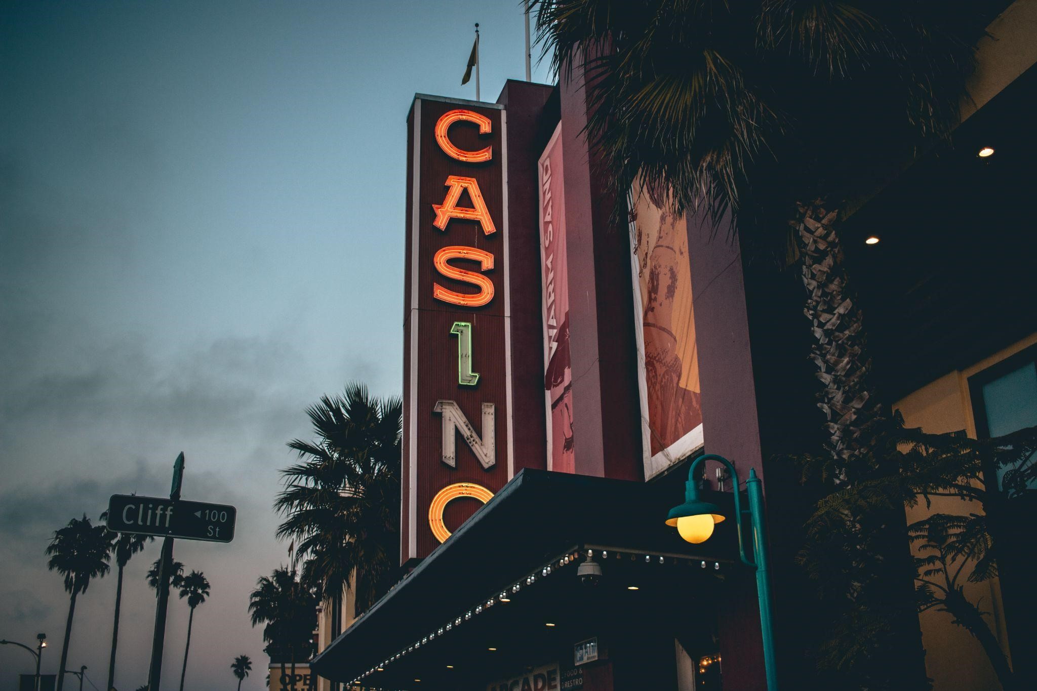 Como os filmes moldaram a cultura dos casinos?