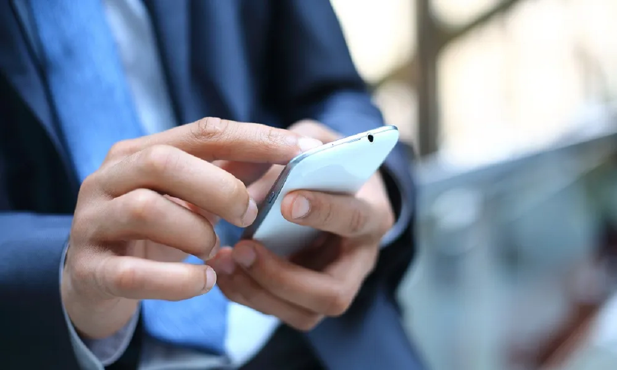 Estudo alerta para riscos de dependência do WhatsApp
