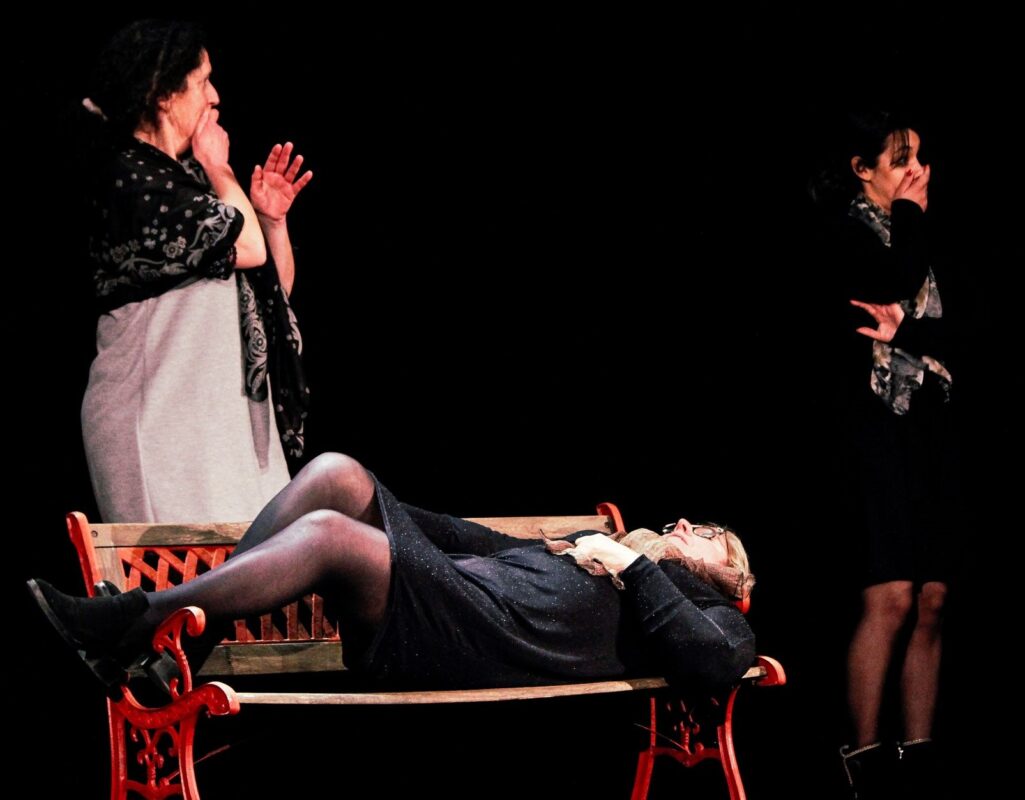 Com novo padre! “As Viúvas” vêm ao Teatro Sá de Miranda