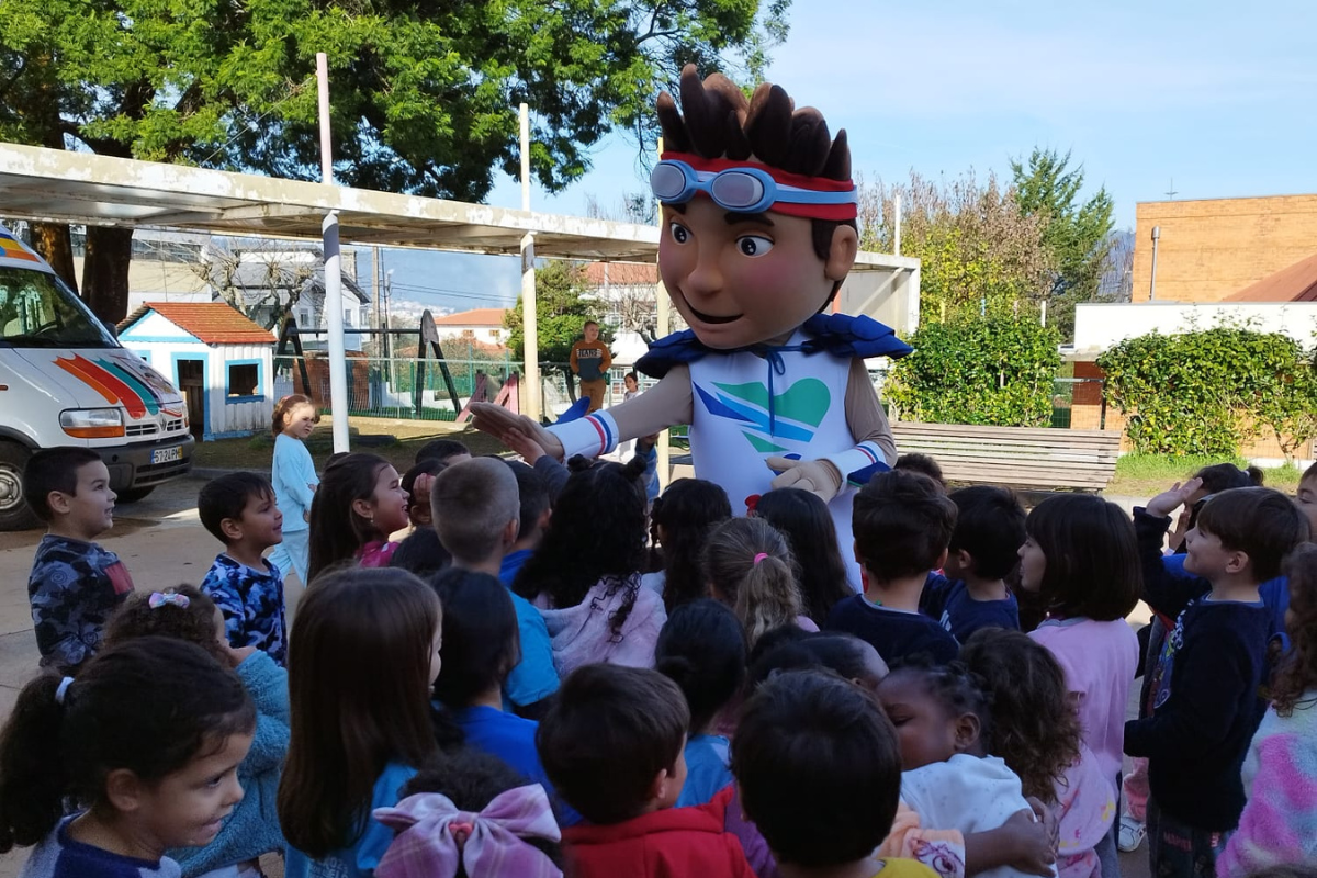 Mascote da Cidade Europeia do Desporto visita escolas de Viana