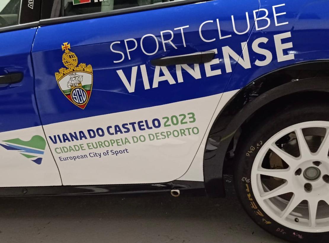 Carro de piloto vianense “com  decoração especial”