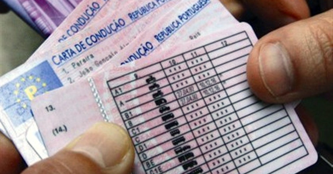 Recebeu um SMS a pedir dinheiro para obter a carta de condução? Atenção, é fraude