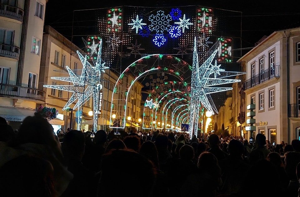 Luzes de Natal de Viana “estão em baixo”