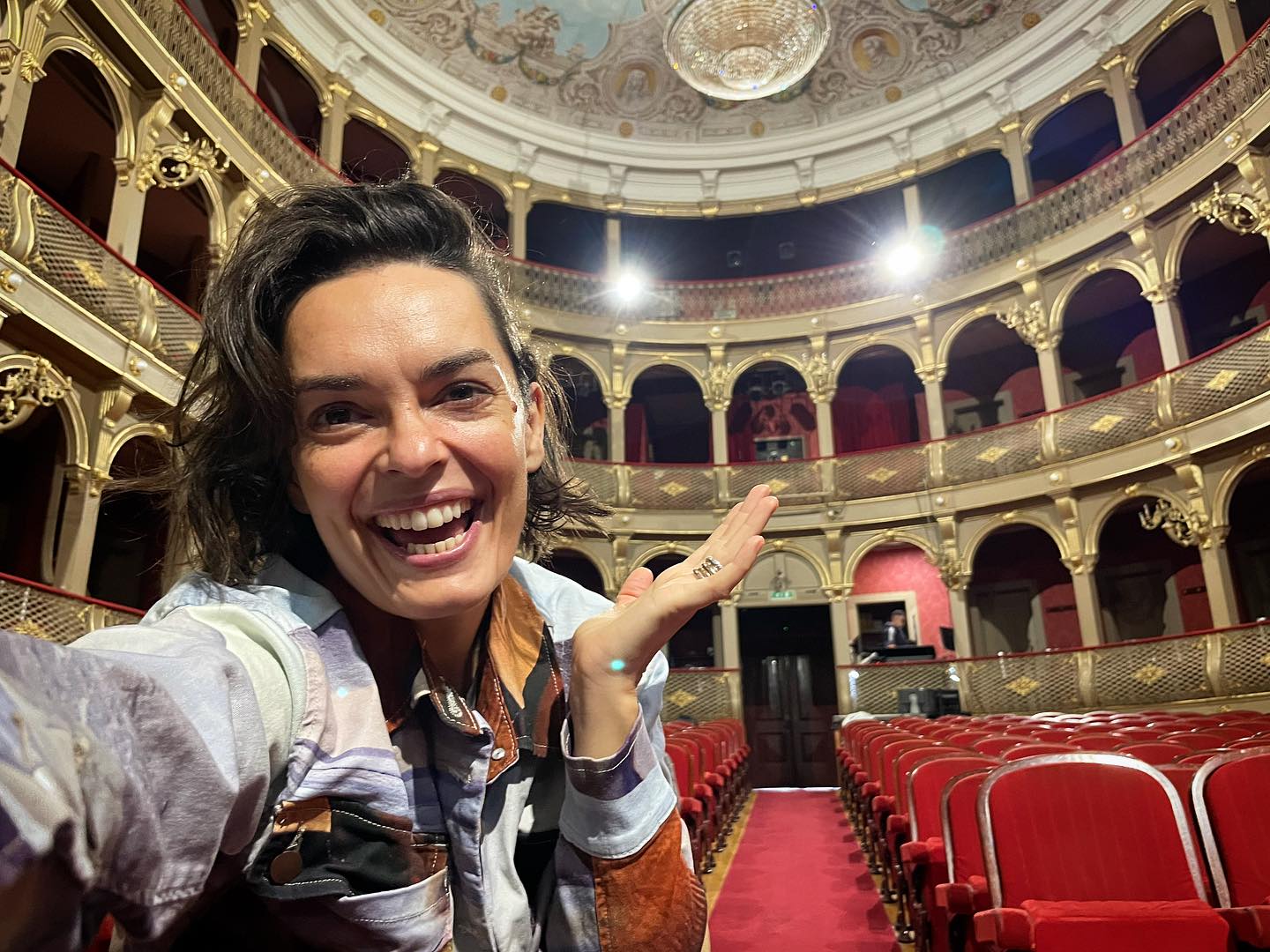 Espetáculo de Melânia Gomes em Viana com lotação esgotada