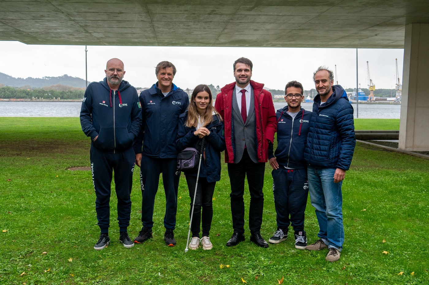 Atletas e treinador do Surf Clube de Viana de partida para os Estados Unidos