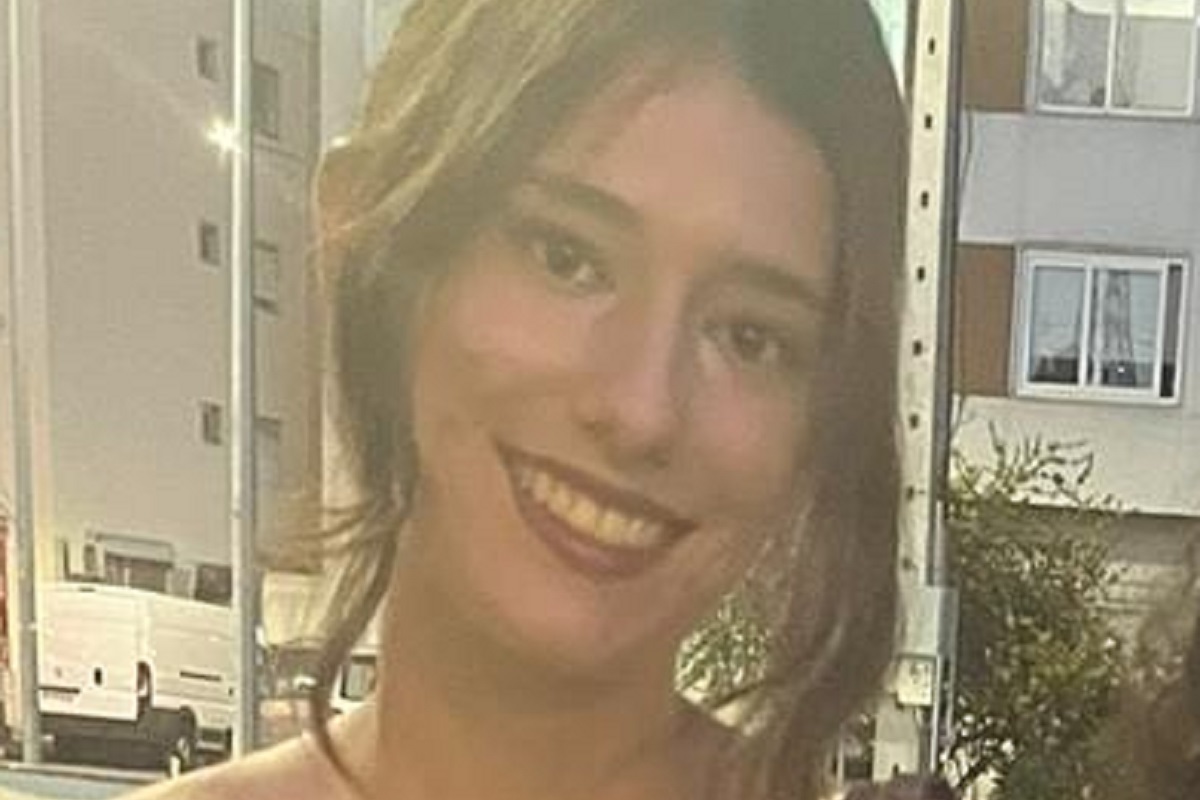 Jovem de 16 anos está desaparecida desde dia 15! Família está desesperada