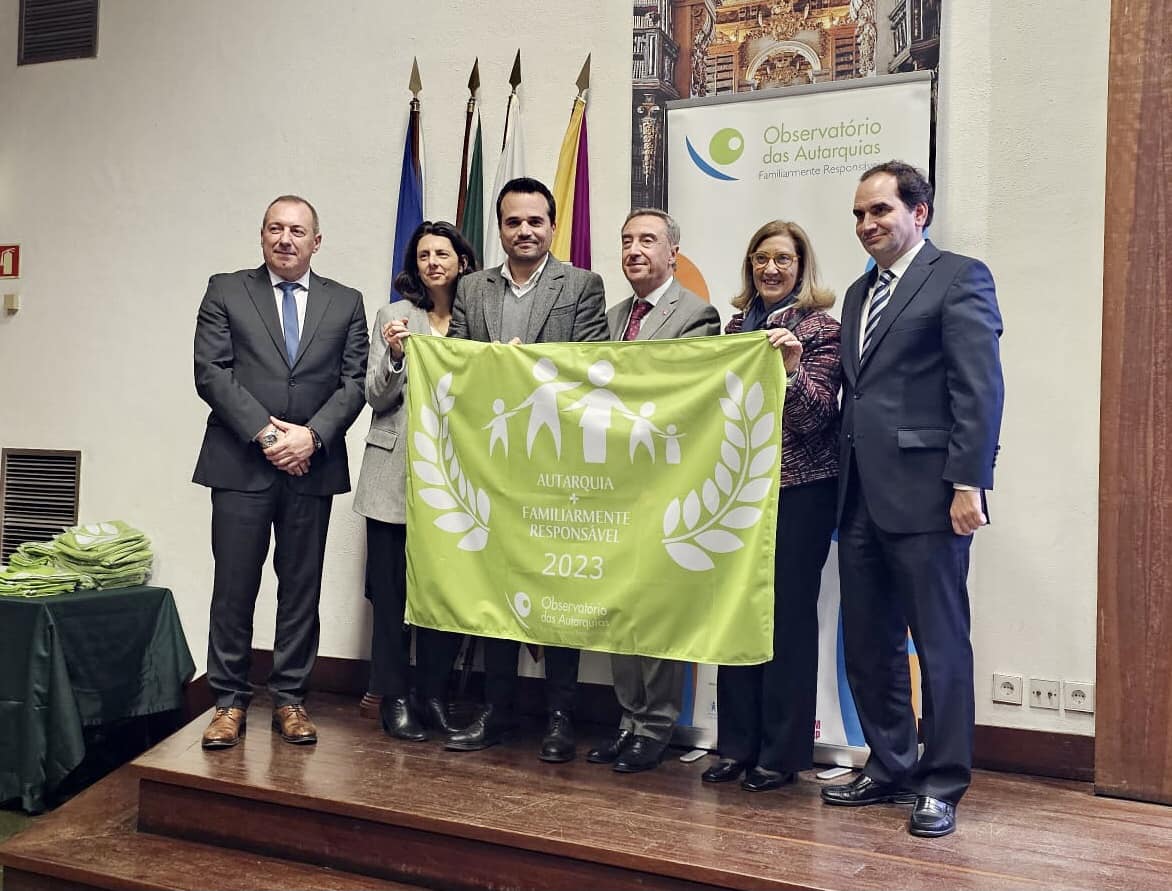 Monção distinguido com a bandeira palma de autarquia familiarmente responsável