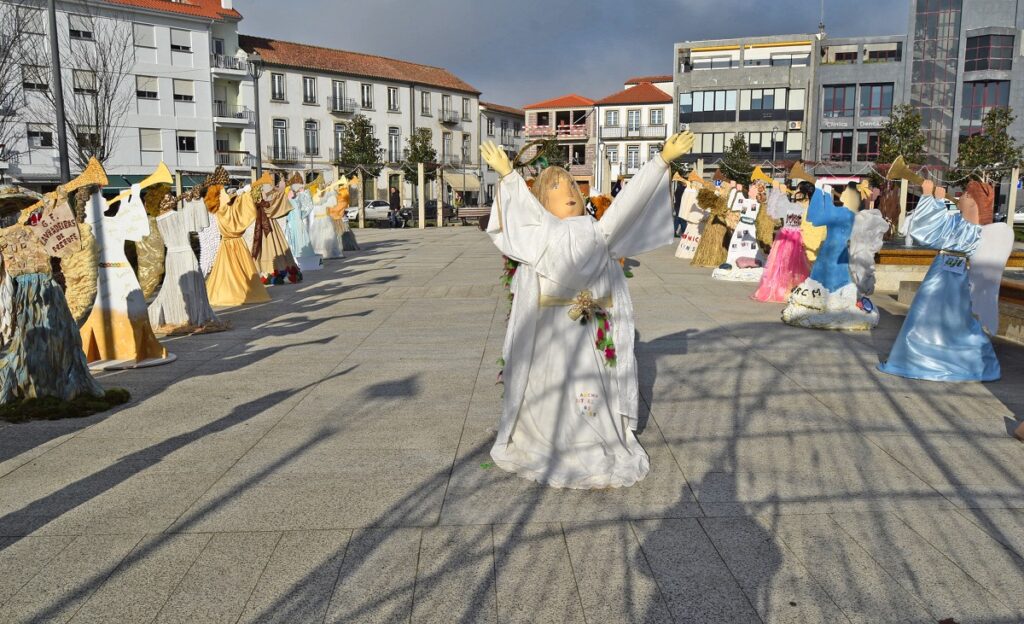 Monção! Figuras de Natal embelezam Praça da República