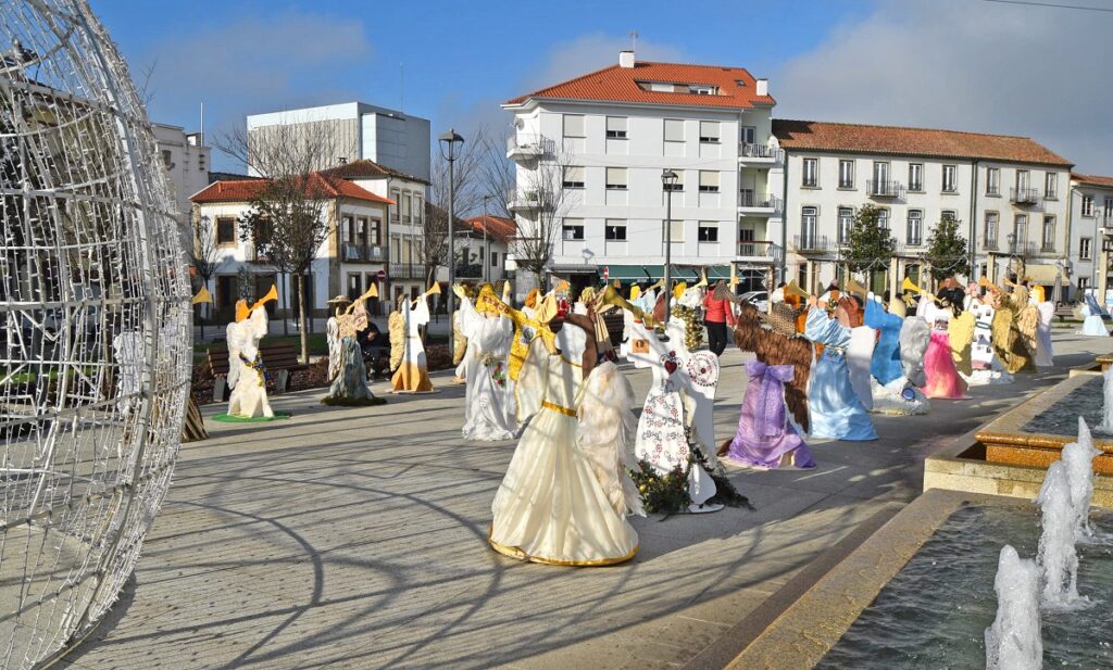 Monção! Figuras de Natal embelezam Praça da República